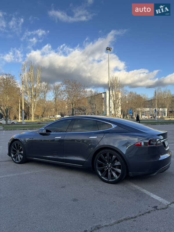 Лифтбек Tesla Model S 2016 в Запорожье