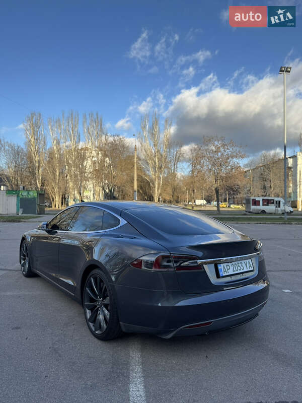 Лифтбек Tesla Model S 2016 в Запорожье