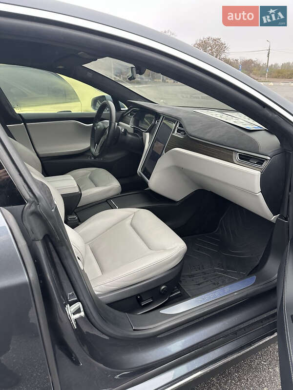 Лифтбек Tesla Model S 2016 в Запорожье