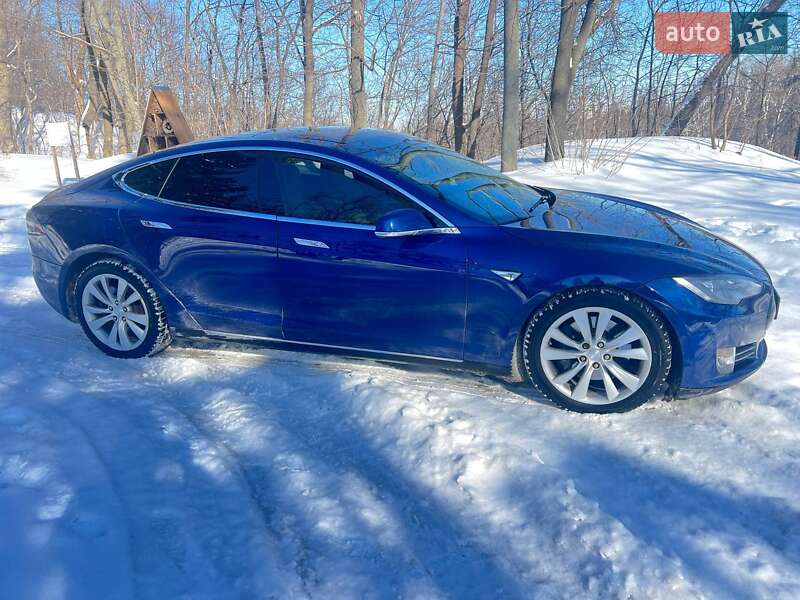 Ліфтбек Tesla Model S 2015 в Києві