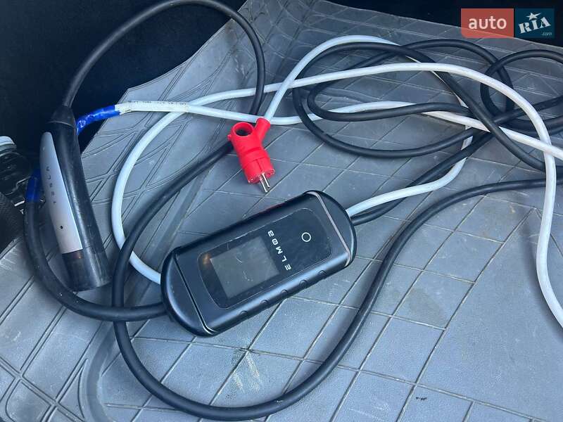 Ліфтбек Tesla Model S 2015 в Києві