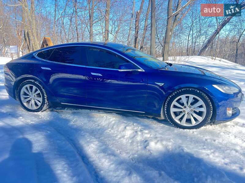 Ліфтбек Tesla Model S 2015 в Києві