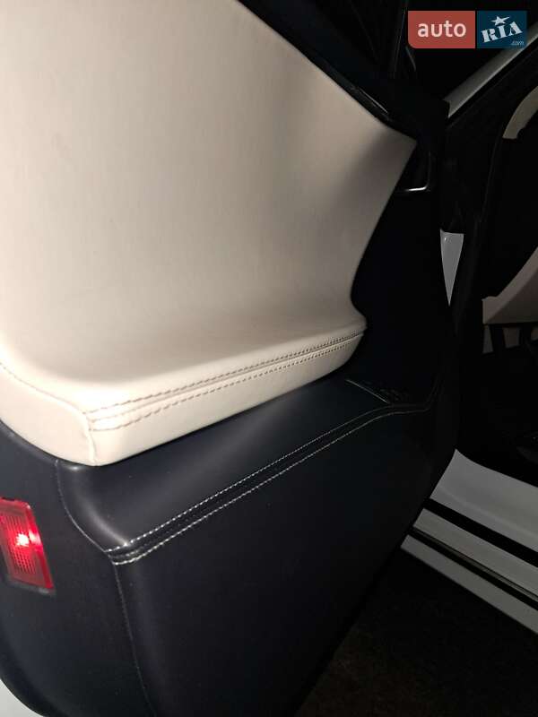 Ліфтбек Tesla Model S 2019 в Одесі