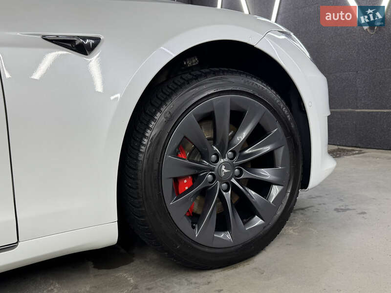 Ліфтбек Tesla Model S 2020 в Одесі фото 24 Ліфтбек Tesla Model S 2020 в Одесі