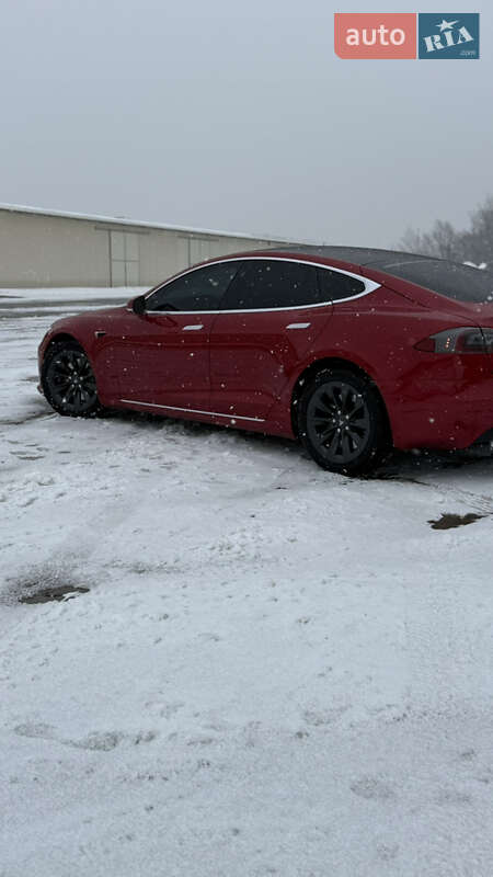 Ліфтбек Tesla Model S 2017 в Чернівцях
