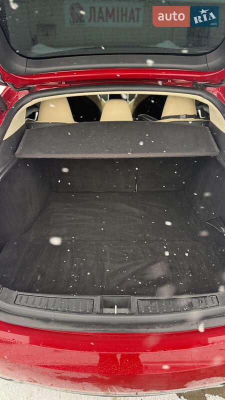 Ліфтбек Tesla Model S 2017 в Чернівцях