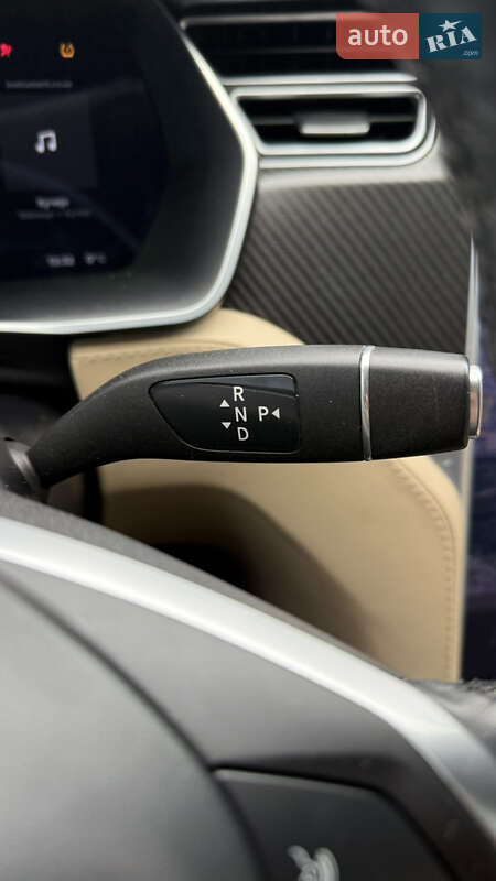 Ліфтбек Tesla Model S 2017 в Чернівцях