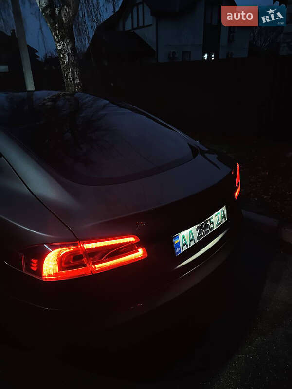 Ліфтбек Tesla Model S 2015 в Черкасах