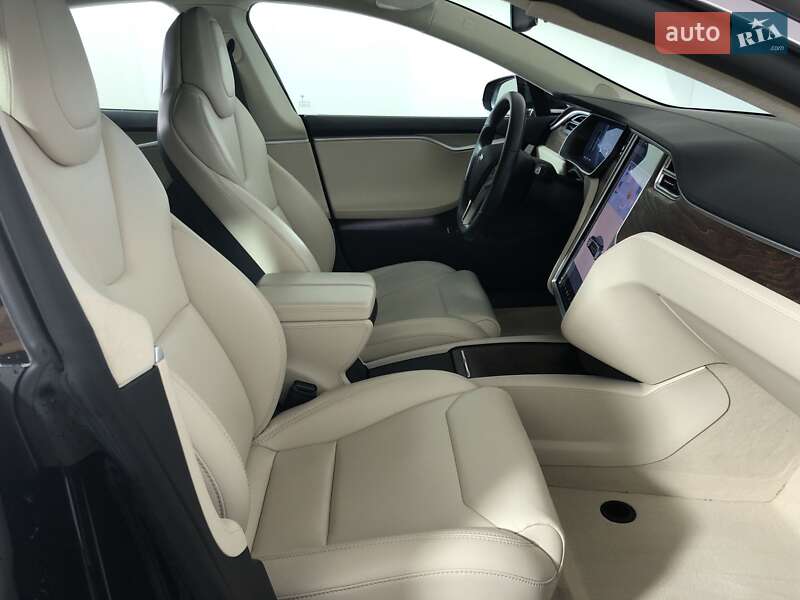 Ліфтбек Tesla Model S 2017 в Одесі