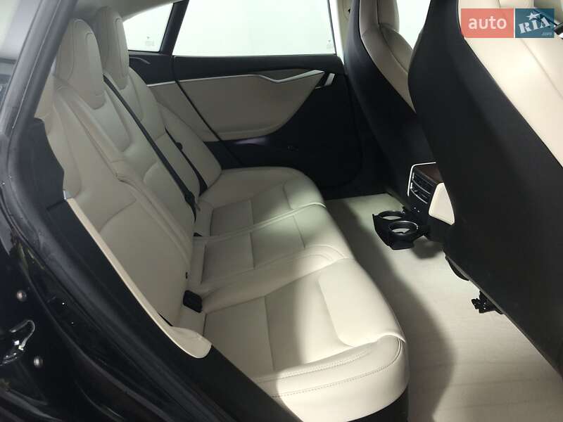 Ліфтбек Tesla Model S 2017 в Одесі