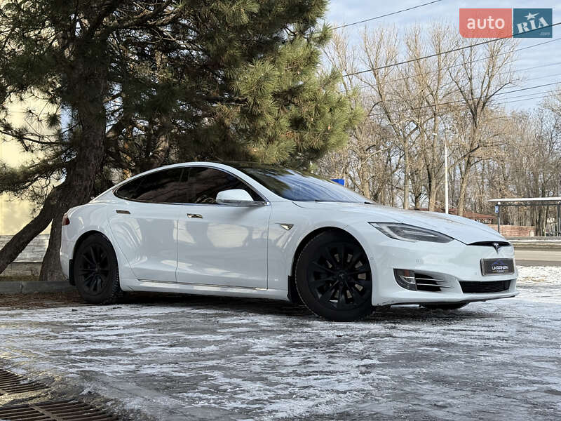 Tesla Model S 2016