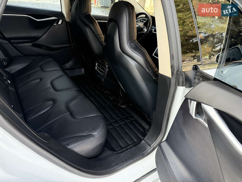 Лифтбек Tesla Model S 2016 в Днепре фото 34 Лифтбек Tesla Model S 2016 в Днепре