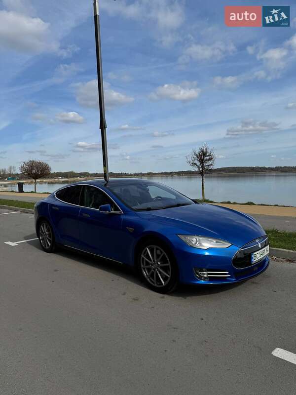 Tesla Model S 2015