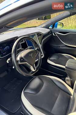 Лифтбек Tesla Model S 2015 в Буске