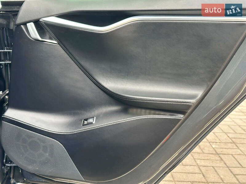 Лифтбек Tesla Model S 2016 в Одессе