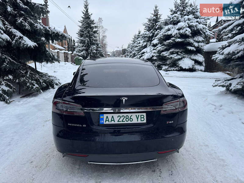 Лифтбек Tesla Model S 2015 в Киеве