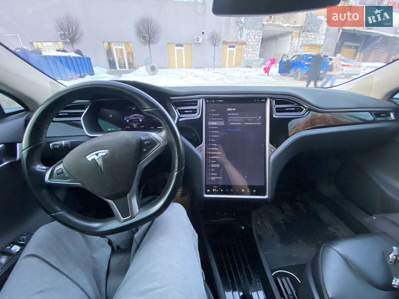 Лифтбек Tesla Model S 2015 в Киеве