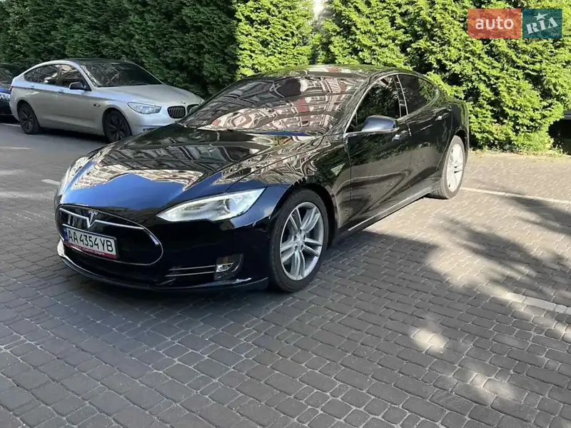 Tesla Model S 2016