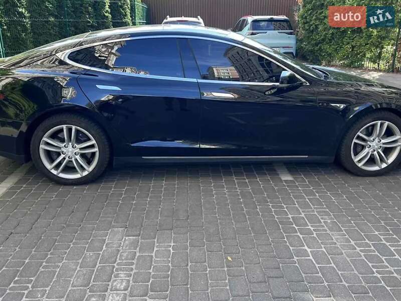 Ліфтбек Tesla Model S 2016 в Києві