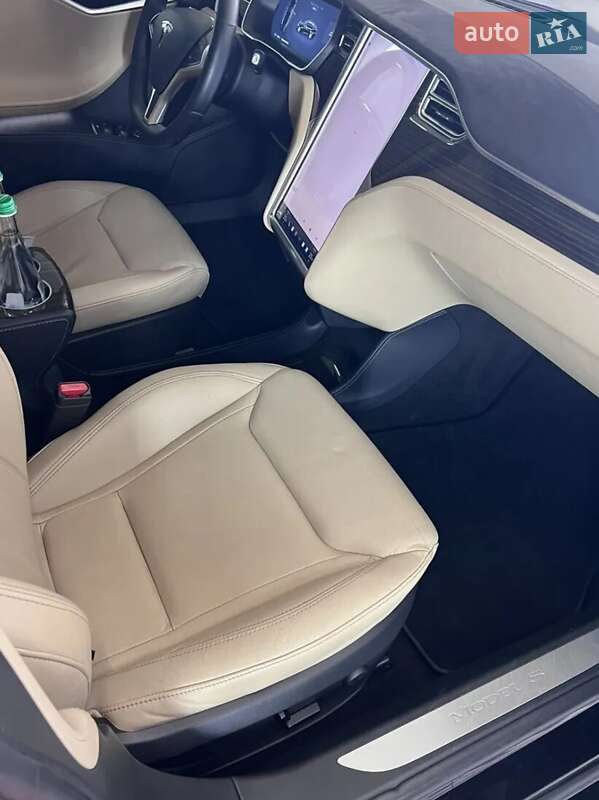 Ліфтбек Tesla Model S 2016 в Києві