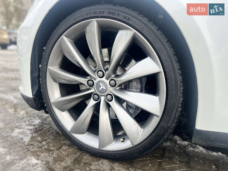 Ліфтбек Tesla Model S 2013 в Луцьку