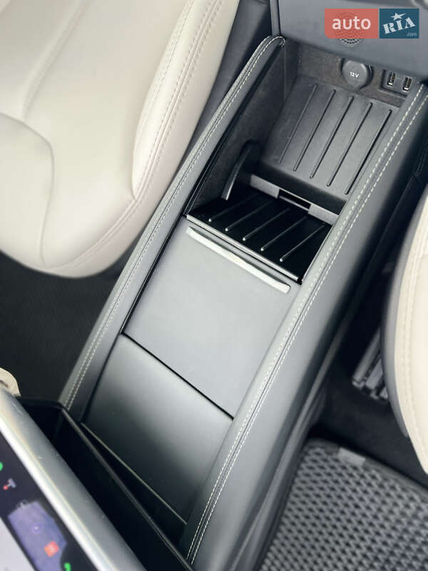 Ліфтбек Tesla Model S 2013 в Луцьку