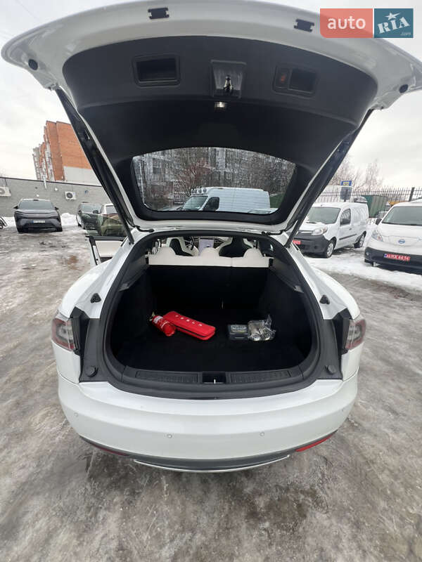 Ліфтбек Tesla Model S 2013 в Луцьку