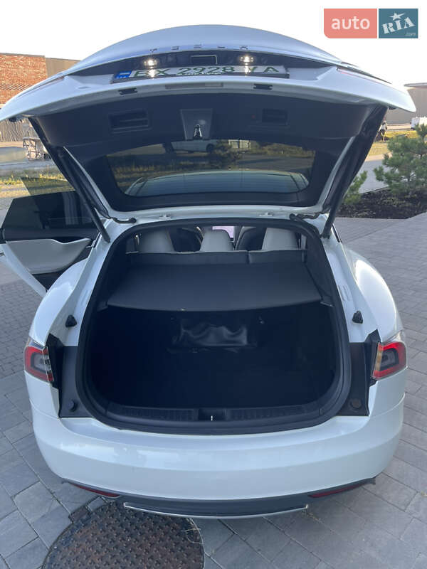Ліфтбек Tesla Model S 2016 в Хмельницькому