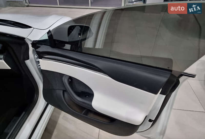 Ліфтбек Tesla Model S 2021 в Одесі