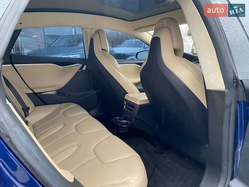 Лифтбек Tesla Model S 2017 в Львове фото 19 Лифтбек Tesla Model S 2017 в Львове