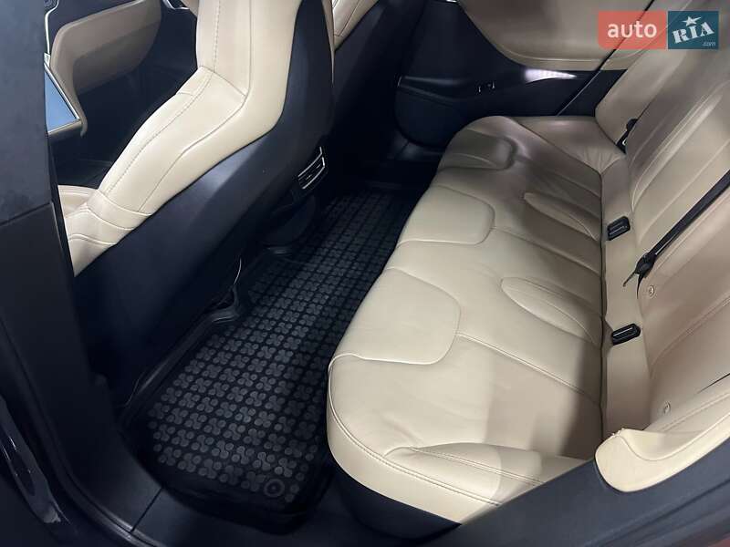Ліфтбек Tesla Model S 2015 в Софіївській Борщагівці фото 10 Ліфтбек Tesla Model S 2015 в Софіївській Борщагівці
