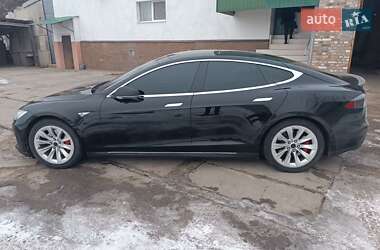 Лифтбек Tesla Model S 2014 в Ромнах