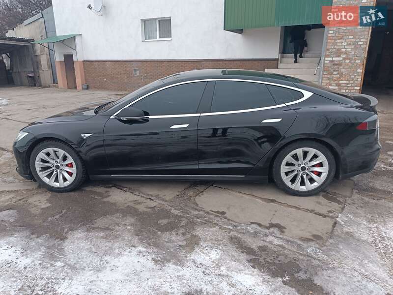 Лифтбек Tesla Model S 2014 в Ромнах