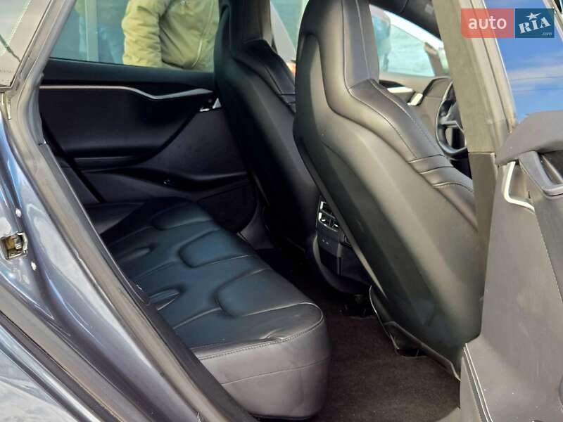 Лифтбек Tesla Model S 2016 в Киеве фото 10 Лифтбек Tesla Model S 2016 в Киеве