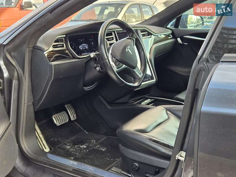 Лифтбек Tesla Model S 2016 в Киеве фото 15 Лифтбек Tesla Model S 2016 в Киеве