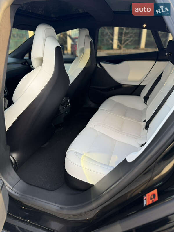 Лифтбек Tesla Model S 2018 в Николаеве