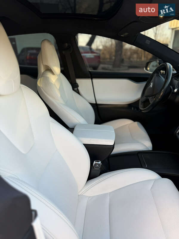 Лифтбек Tesla Model S 2018 в Николаеве