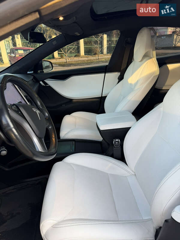 Лифтбек Tesla Model S 2018 в Николаеве