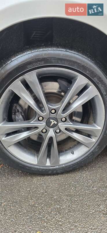 Ліфтбек Tesla Model S 2015 в Рівному фото 37 Ліфтбек Tesla Model S 2015 в Рівному