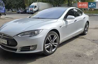Лифтбек Tesla Model S 2015 в Ровно
