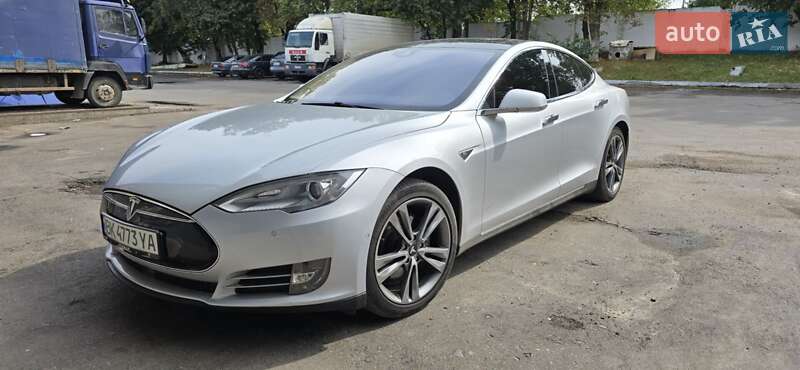 Ліфтбек Tesla Model S 2015 в Рівному фото 4 Ліфтбек Tesla Model S 2015 в Рівному