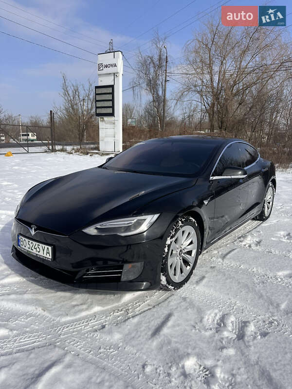 Лифтбек Tesla Model S 2017 в Черновцах фото Лифтбек Tesla Model S 2017 в Черновцах
