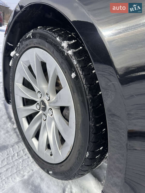 Лифтбек Tesla Model S 2017 в Черновцах фото 9 Лифтбек Tesla Model S 2017 в Черновцах