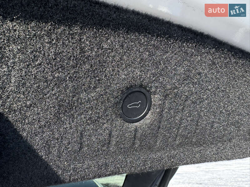 Лифтбек Tesla Model S 2021 в Ровно