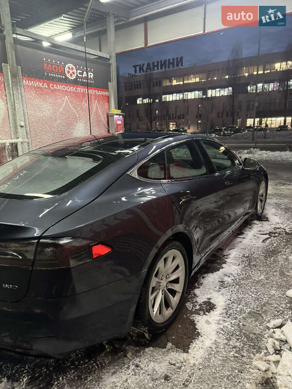 Лифтбек Tesla Model S 2017 в Киеве