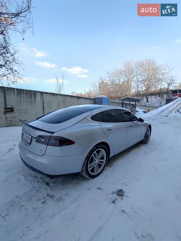 Ліфтбек Tesla Model S 2013 в Києві