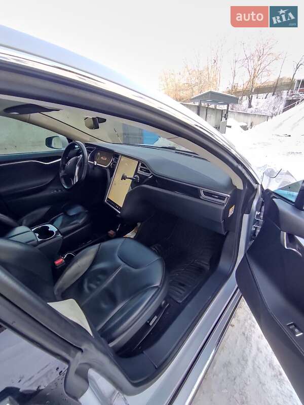 Ліфтбек Tesla Model S 2013 в Києві