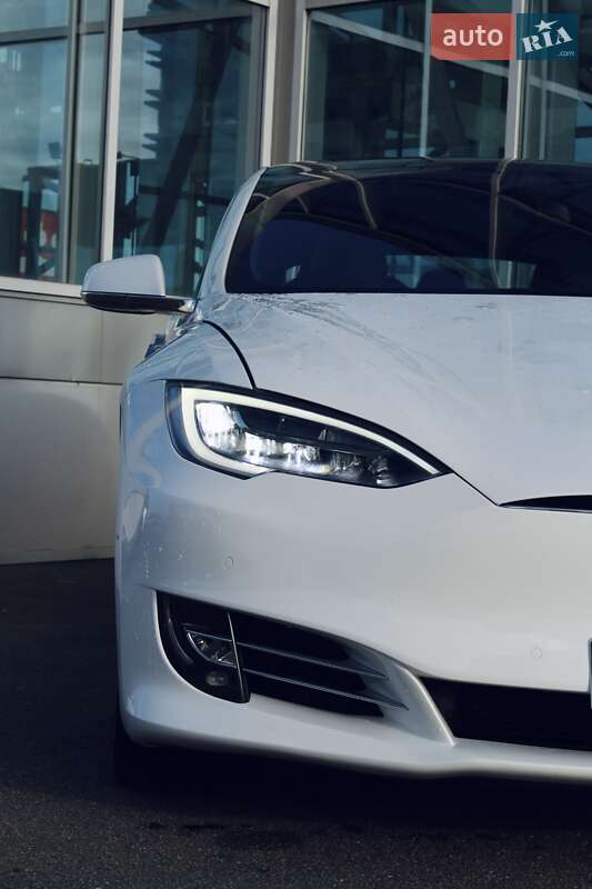 Ліфтбек Tesla Model S 2019 в Києві