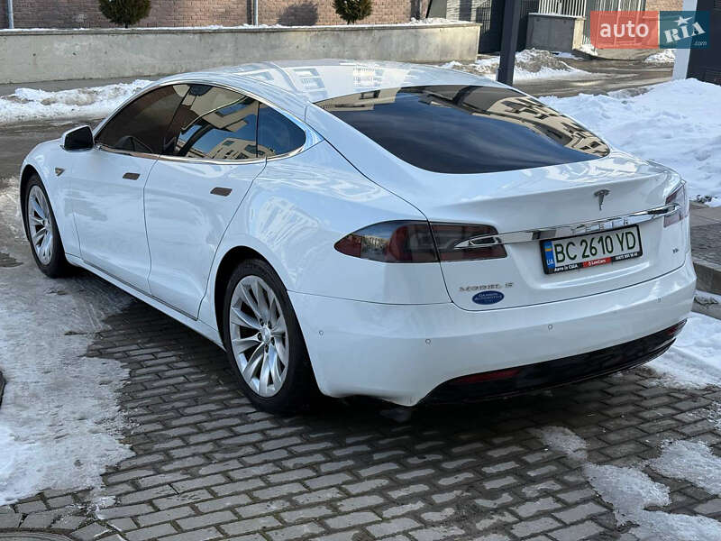 Лифтбек Tesla Model S 2016 в Львове