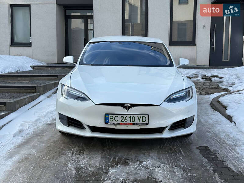 Лифтбек Tesla Model S 2016 в Львове